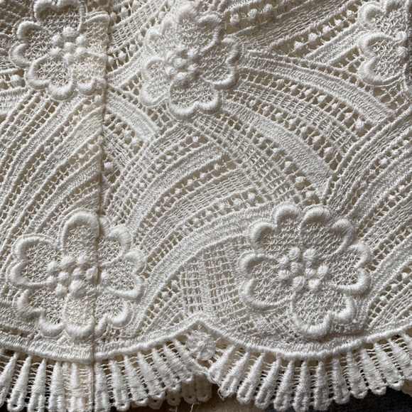 Vintage *Hardy Amies boutique London* darling lace top, size small - Picture 3 of 3